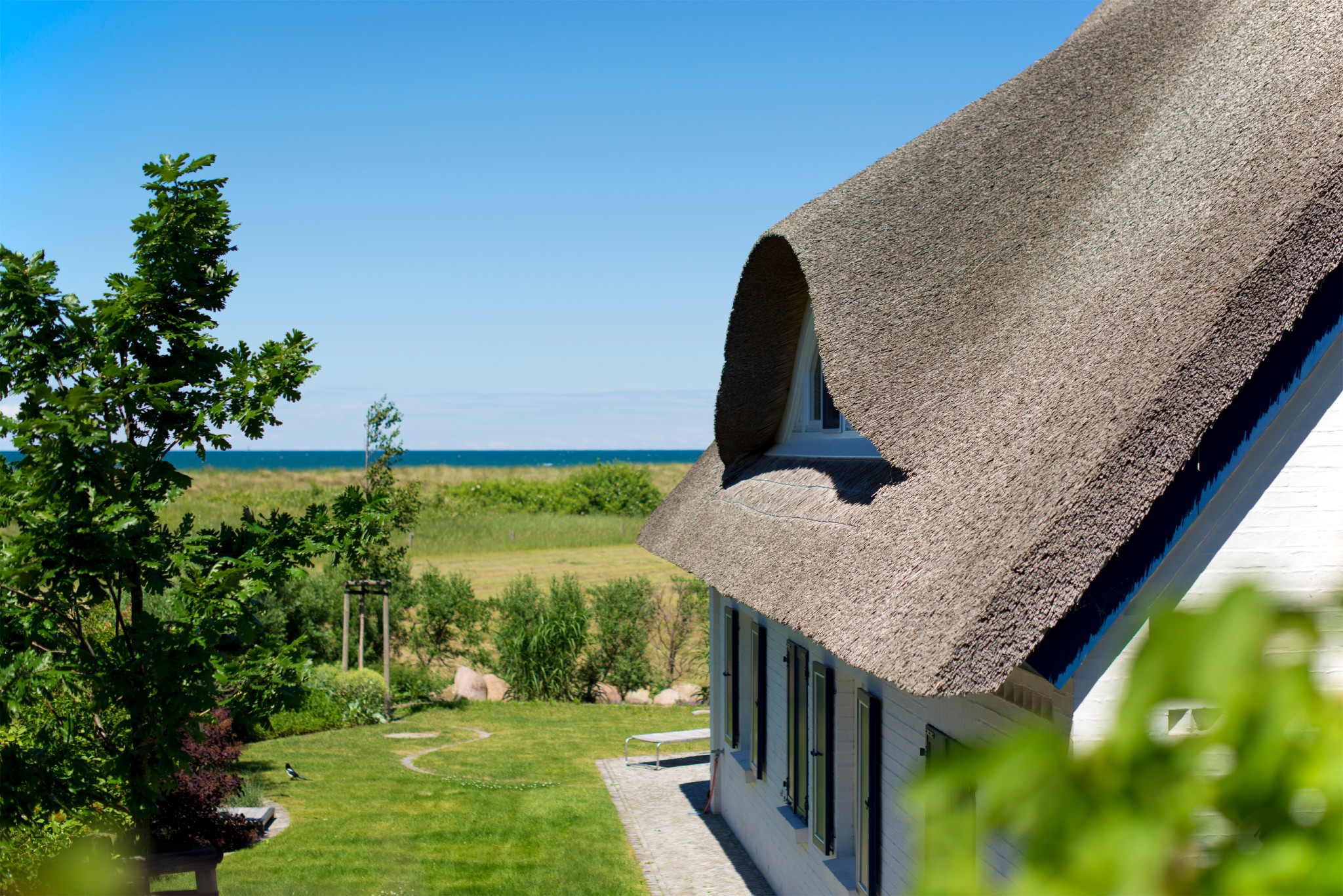 Ferienhaus mit Reetdach am Meer, Beispielobjekt für GEG-Anforderungen